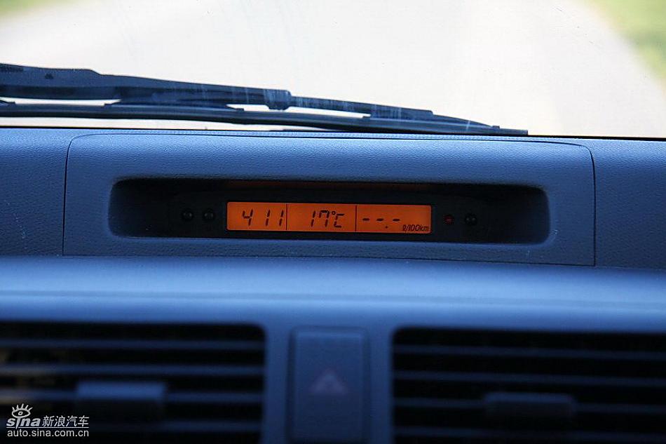 雨燕1.5VVT试驾实拍图内饰