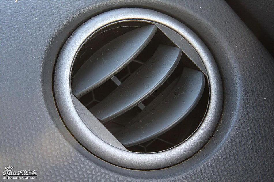 雨燕1.5VVT试驾实拍图内饰