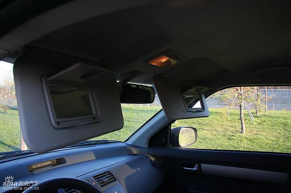 雨燕1.5VVT试驾实拍图内饰