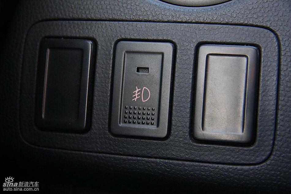 雨燕1.5VVT试驾实拍图内饰