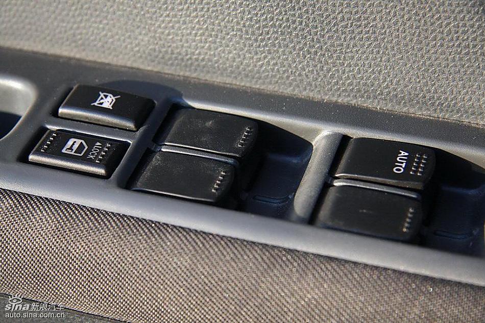 雨燕1.5VVT试驾实拍图内饰