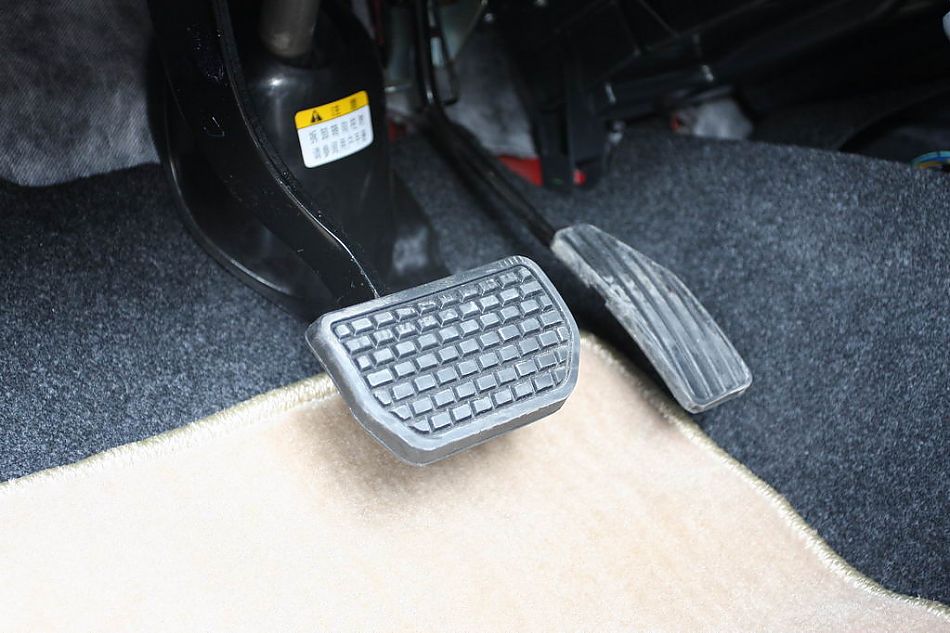 铃木新雨燕1.5L实拍图