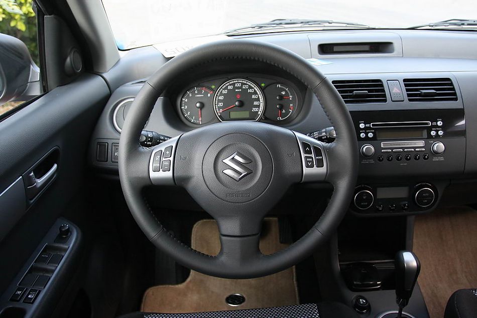 铃木新雨燕1.5L实拍图