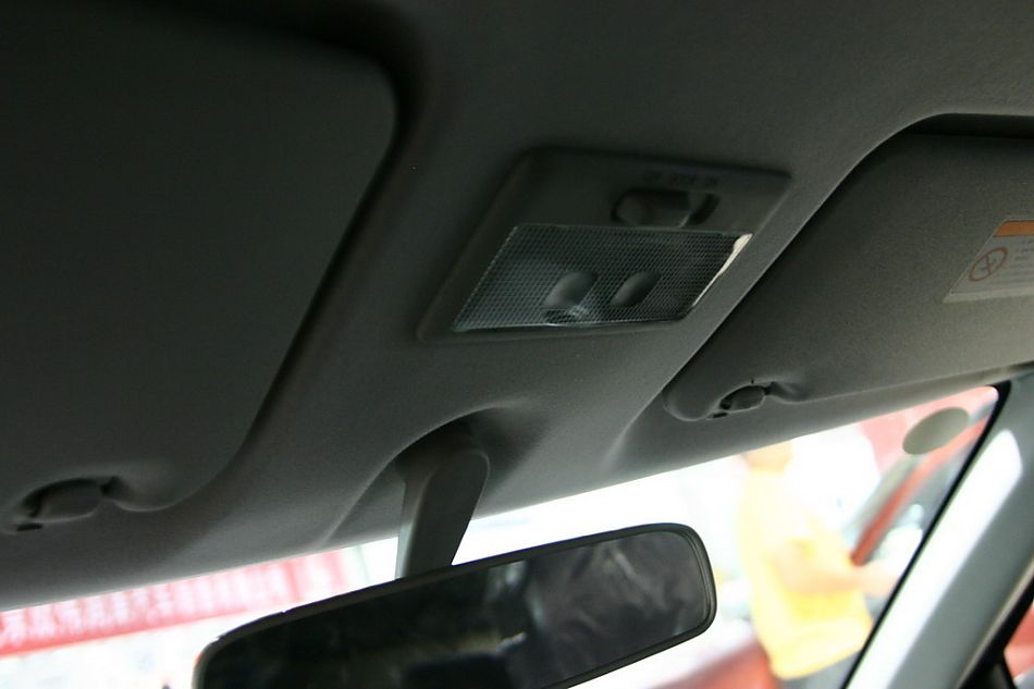 长安铃木雨燕内饰