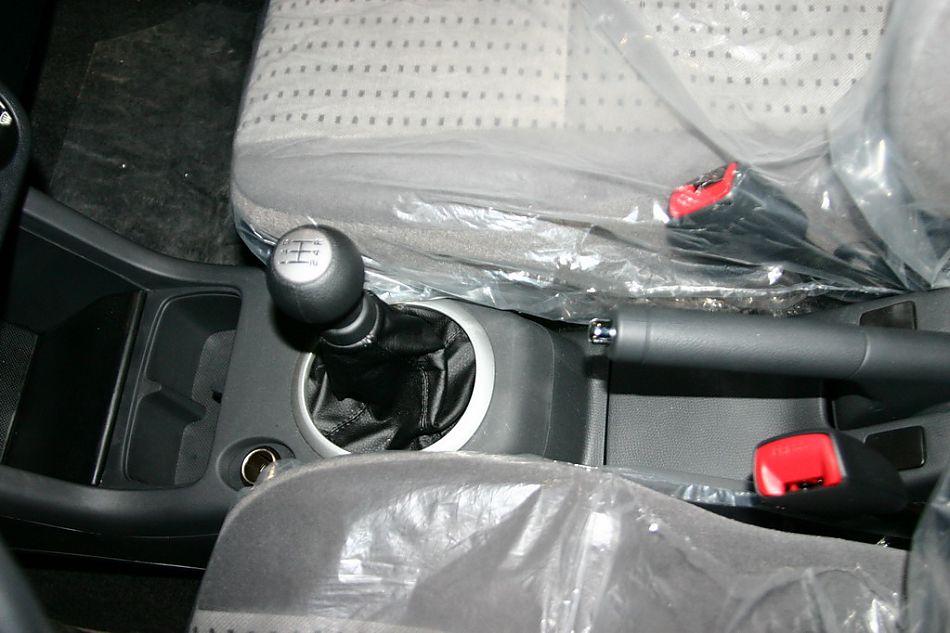 长安铃木雨燕内饰