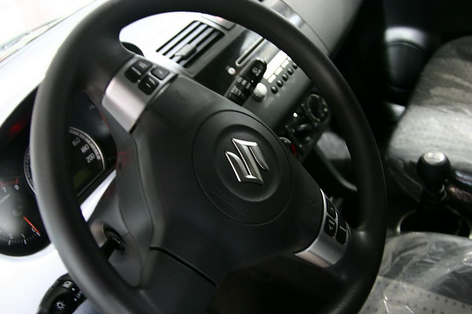 长安铃木雨燕内饰