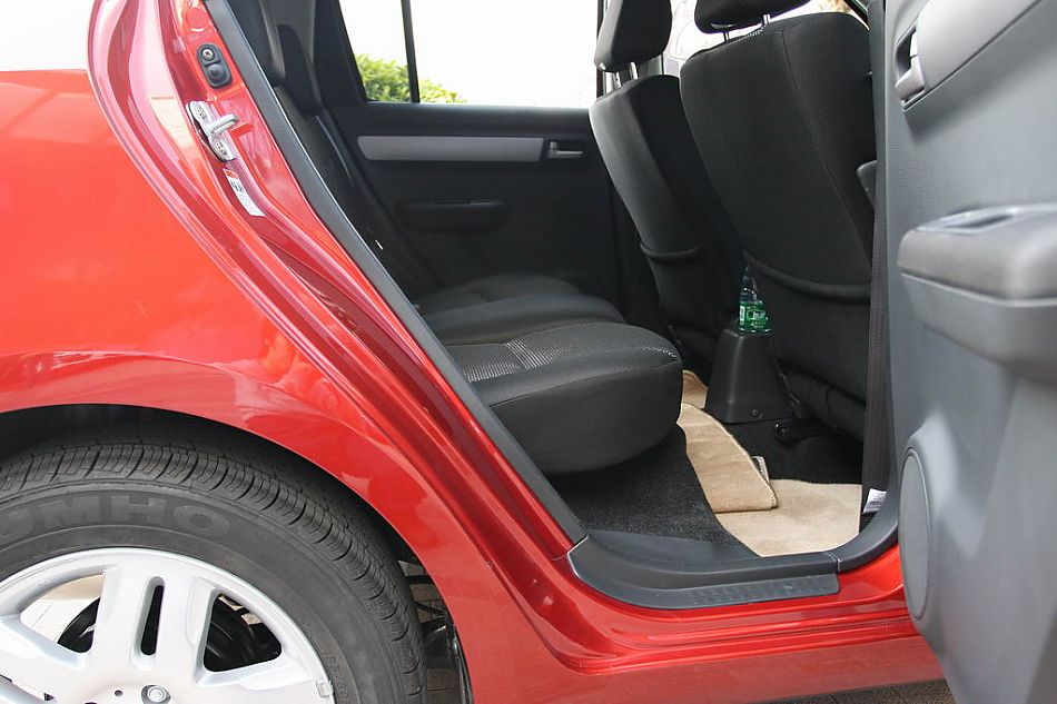 铃木新雨燕1.5L实拍图