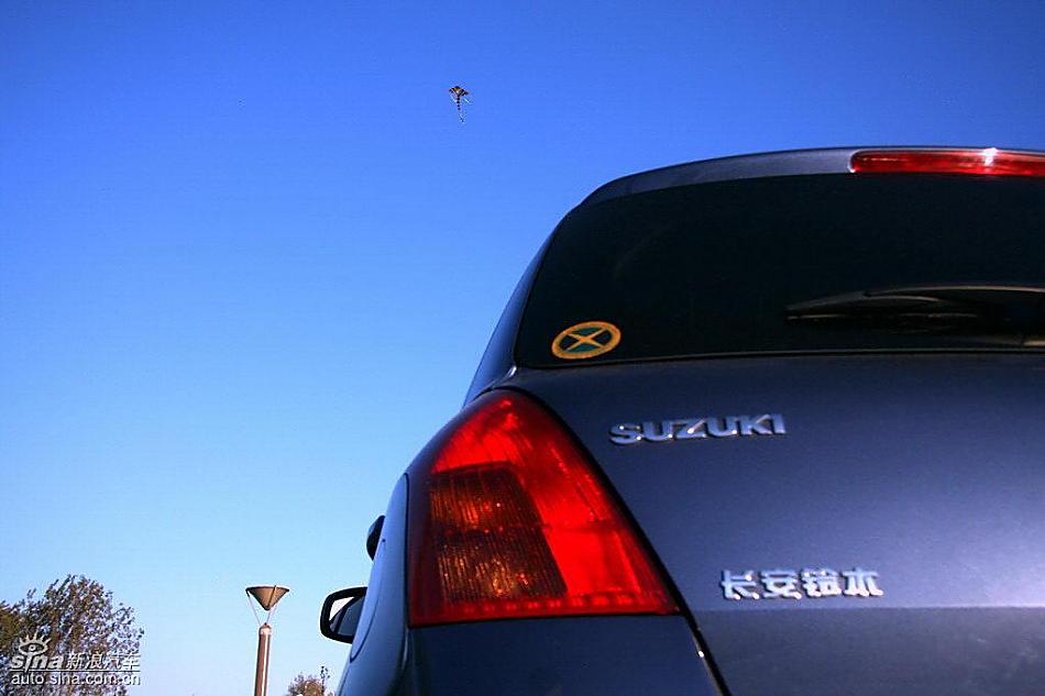 雨燕1.5VVT试驾实拍图外观