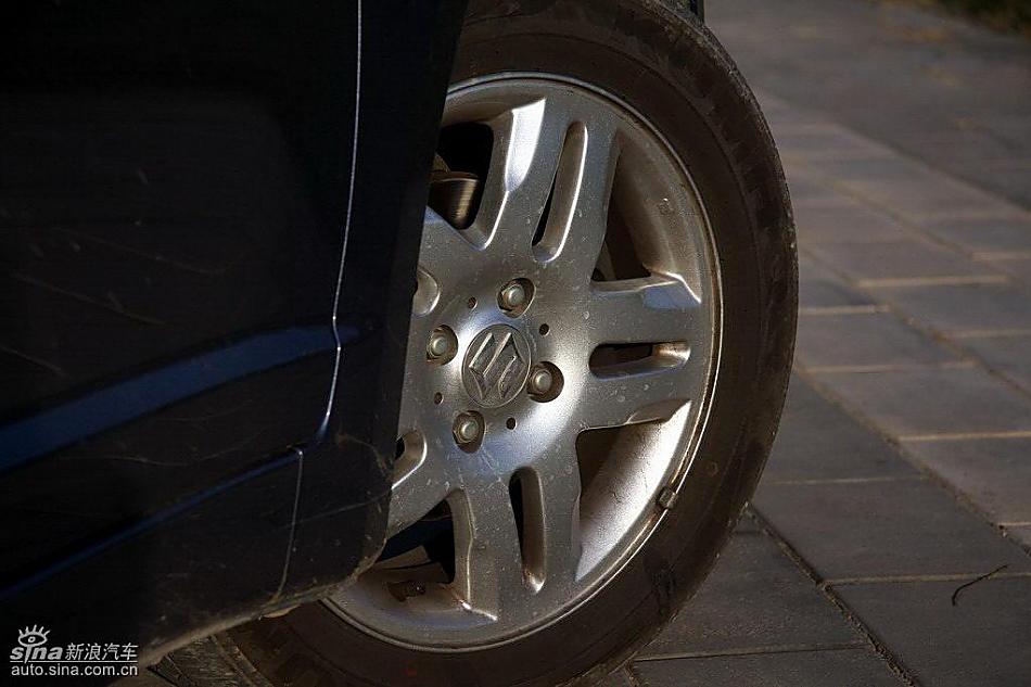 雨燕1.5VVT试驾实拍图外观