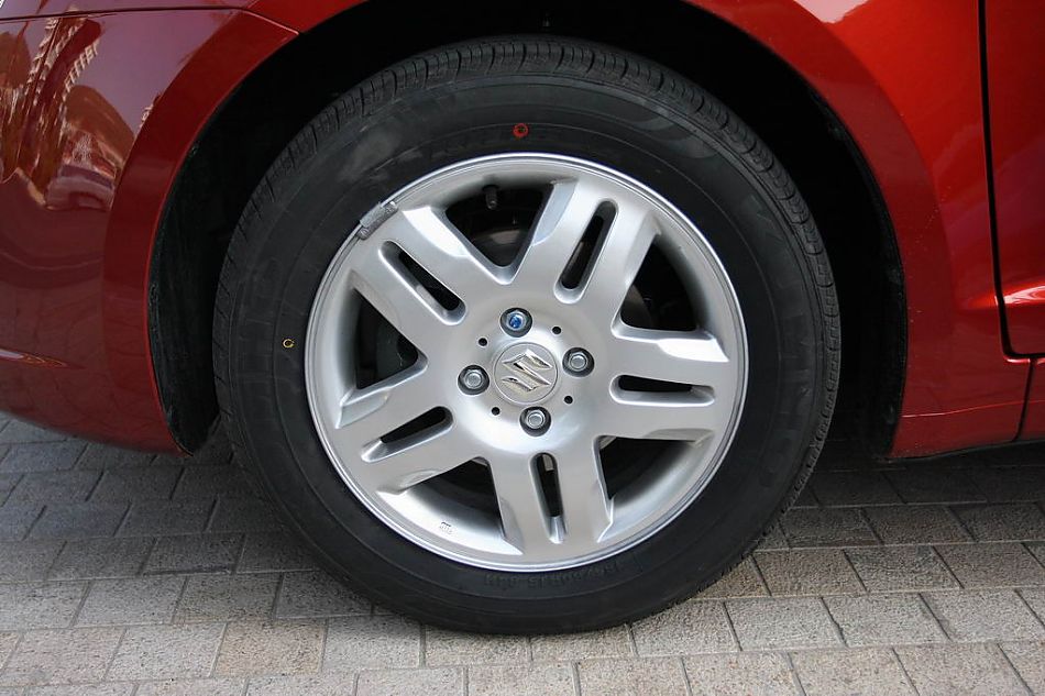 铃木新雨燕1.5L实拍图