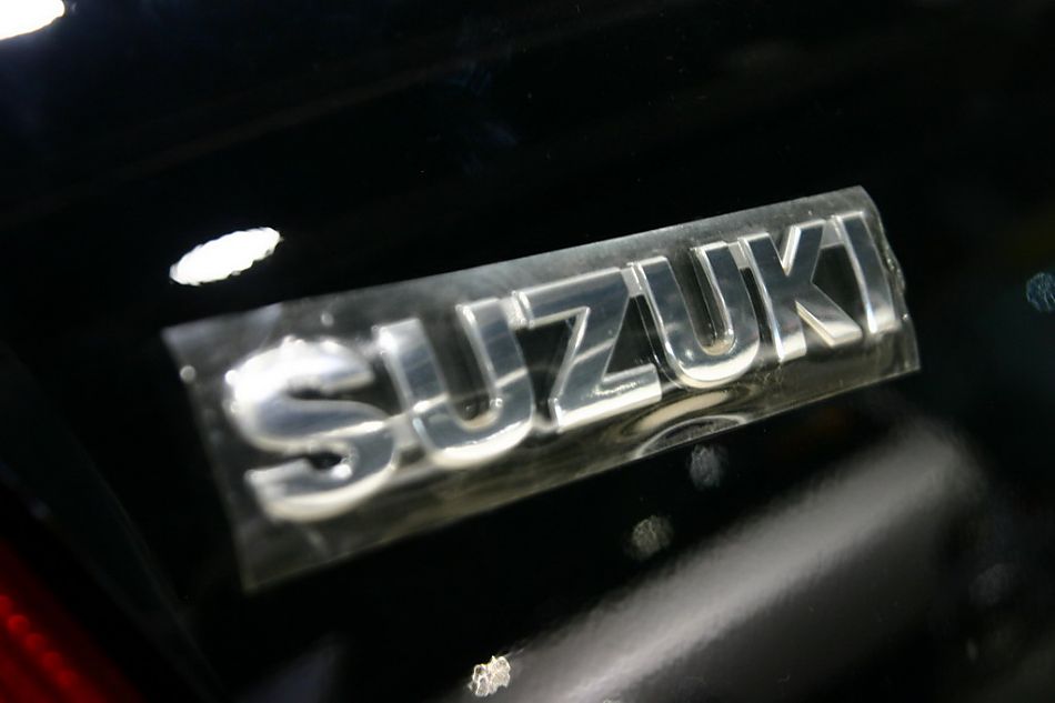 长安铃木雨燕外观