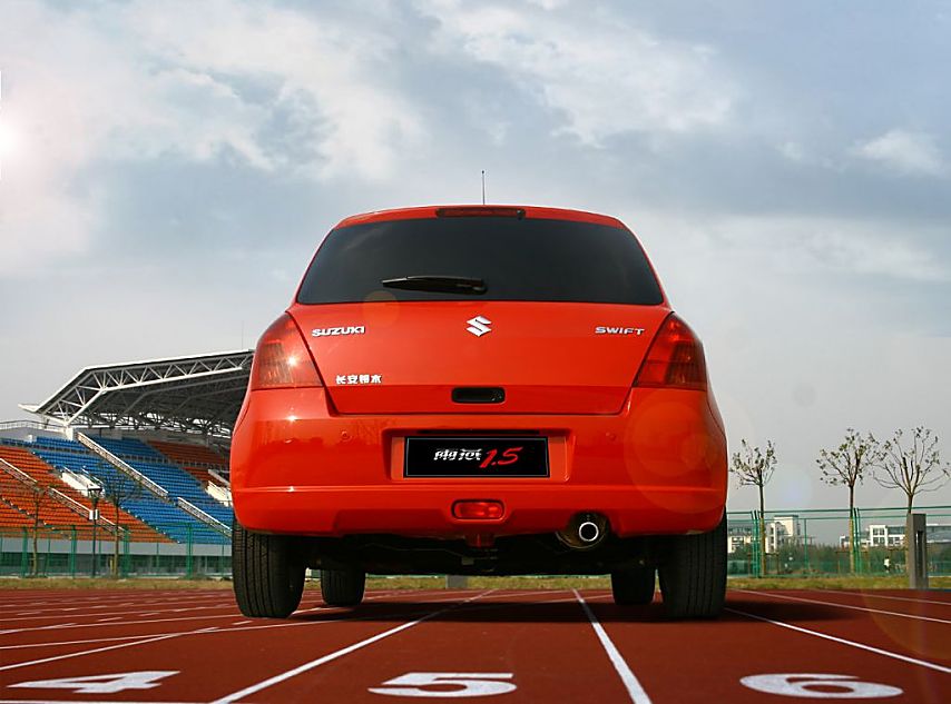 1.5L雨燕资料图片