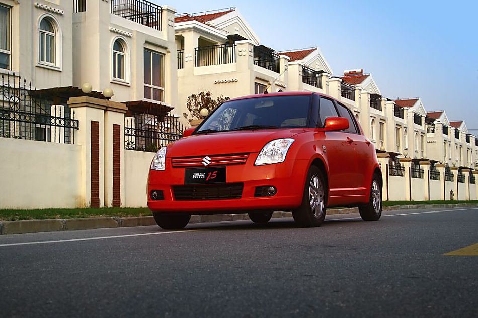 1.5L雨燕资料图片