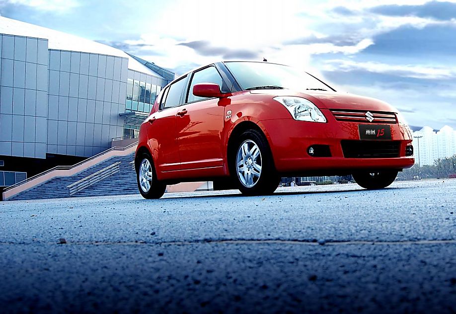 1.5L雨燕资料图片