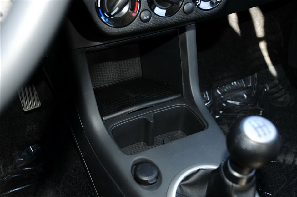 2013款雨燕1.5L手动标准型