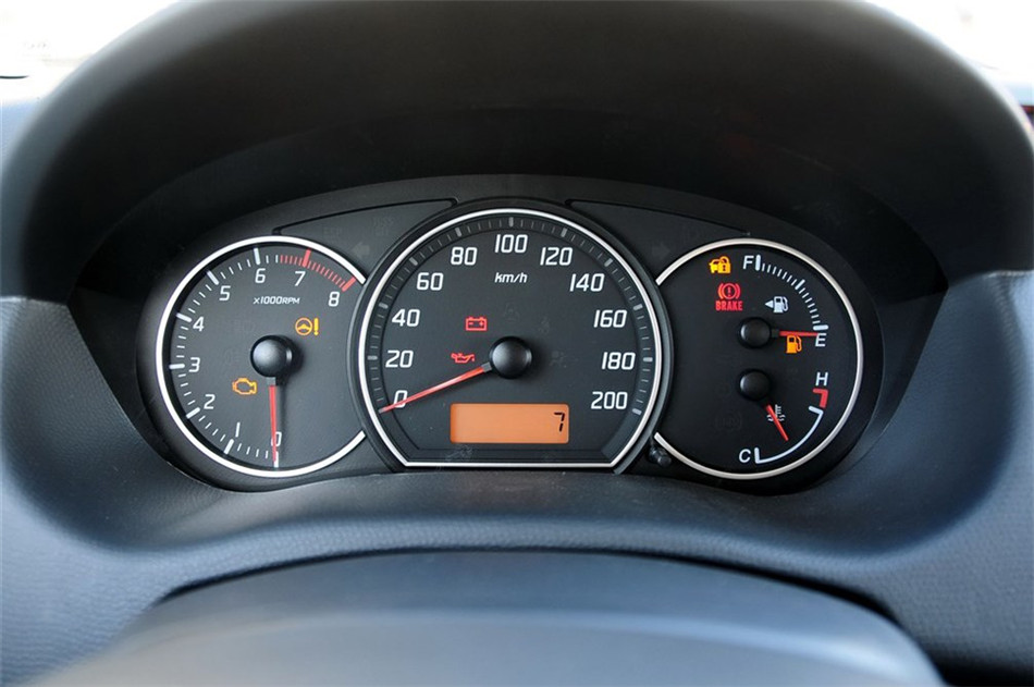 2013款雨燕1.5L手动标准型