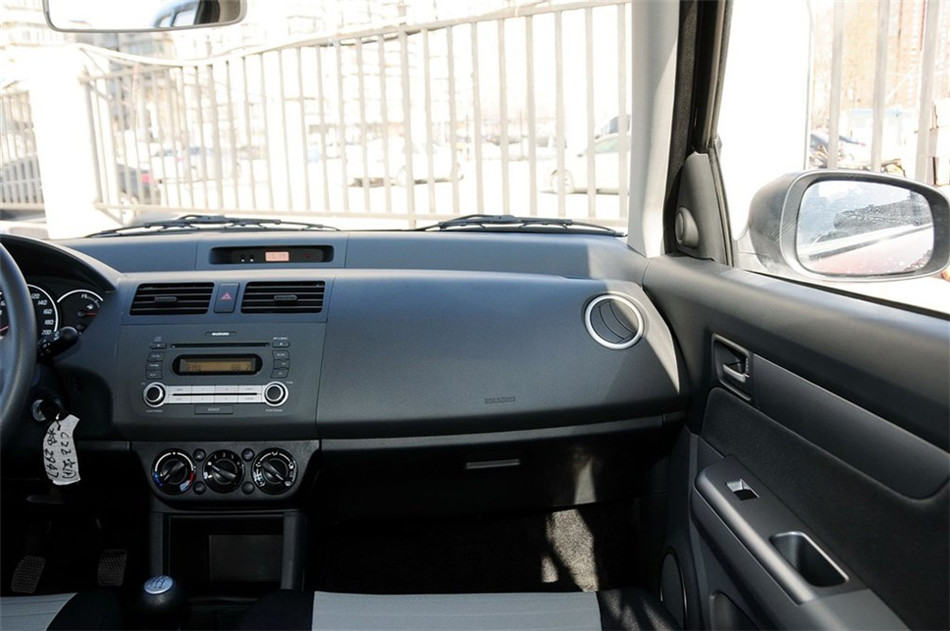 2013款雨燕1.5L手动标准型