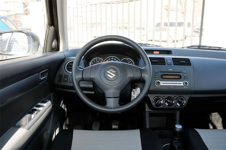 2013款雨燕1.5L手动标准型