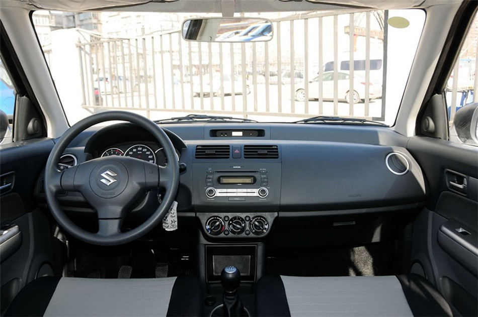 2013款雨燕1.5L手动标准型