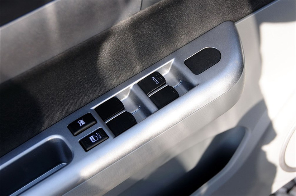 2013款雨燕1.5L手动标准型