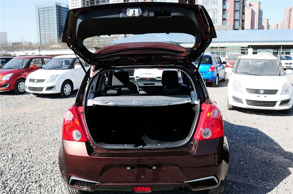 2013款雨燕1.5L手动标准型