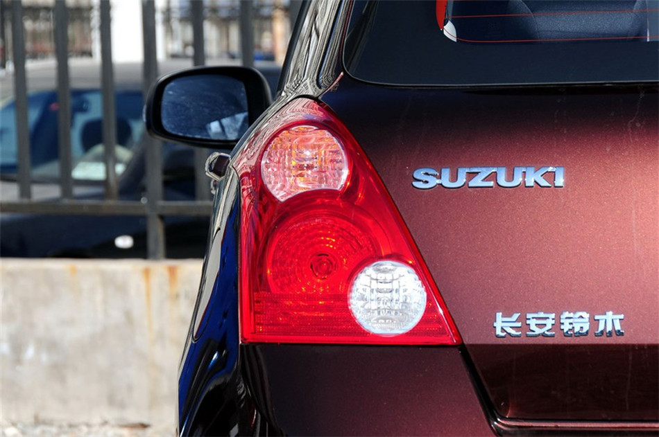 2013款雨燕1.5L手动标准型