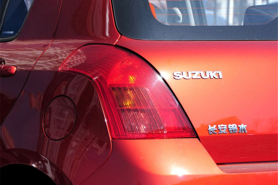 2013款雨燕1.3L手动超值版