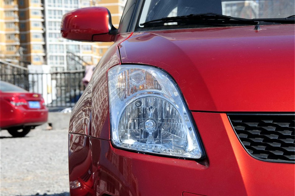 2013款雨燕1.3L手动超值版