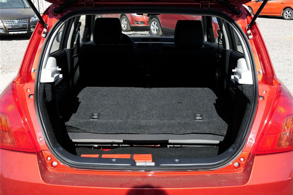 2013款雨燕1.3L手动超值版