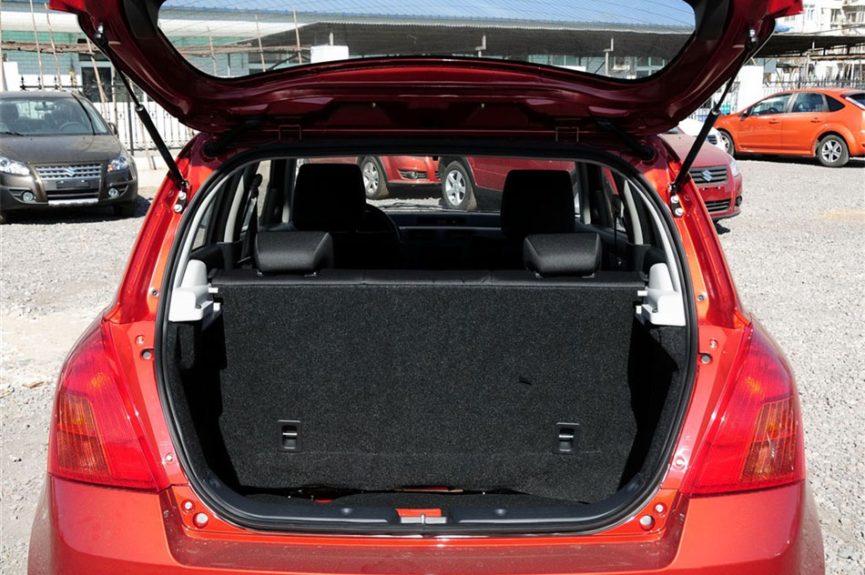 2013款雨燕1.3L手动超值版