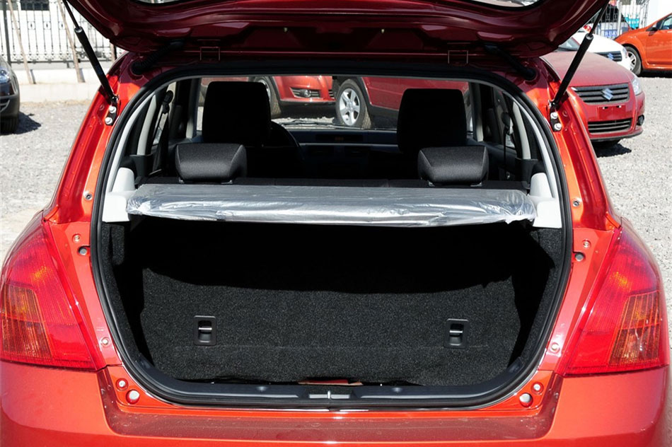 2013款雨燕1.3L手动超值版