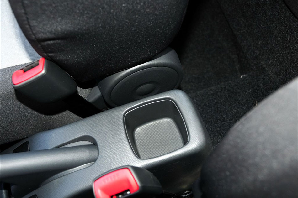 2013款雨燕1.3L手动超值版