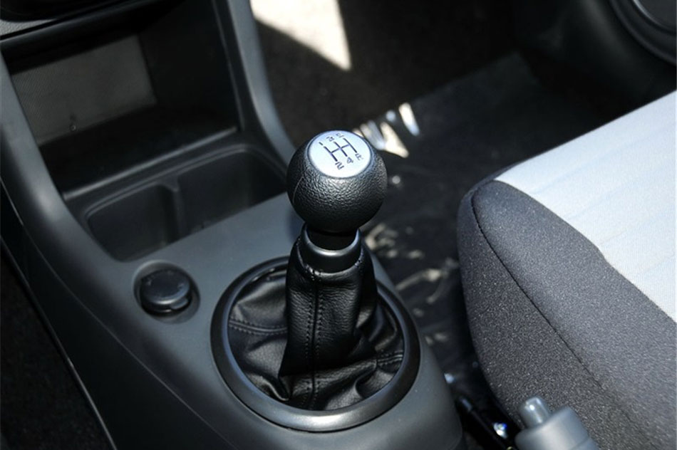 2013款雨燕1.3L手动超值版