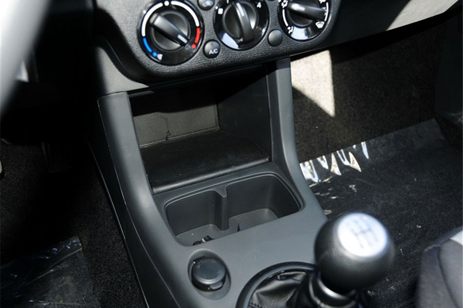 2013款雨燕1.3L手动超值版