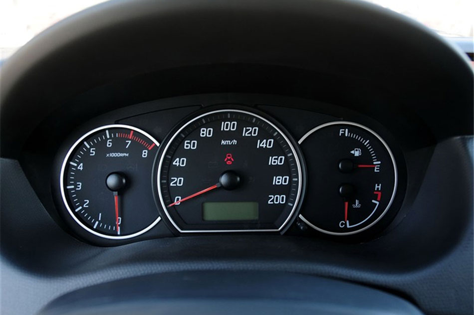 2013款雨燕1.3L手动超值版