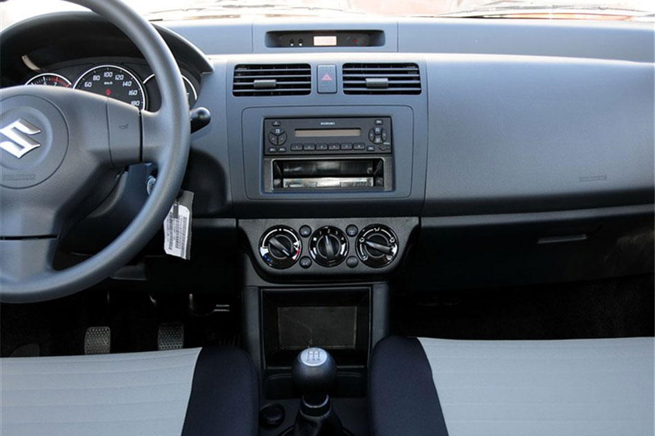 2013款雨燕1.3L手动超值版