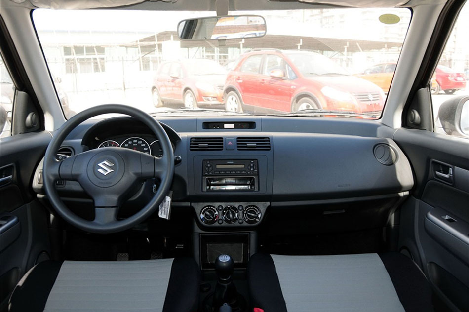 2013款雨燕1.3L手动超值版