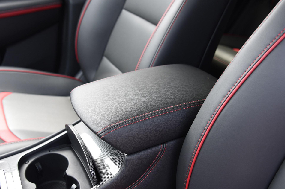 2017款 1.5T 自动炫耀型 座椅空间