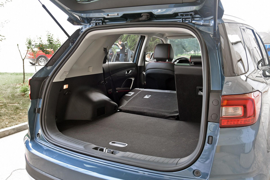 2017款 1.5T 自动炫耀型 座椅空间