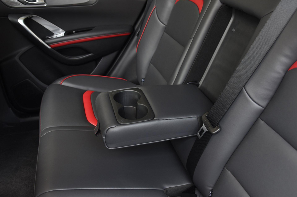 2017款 1.5T 自动炫耀型 座椅空间