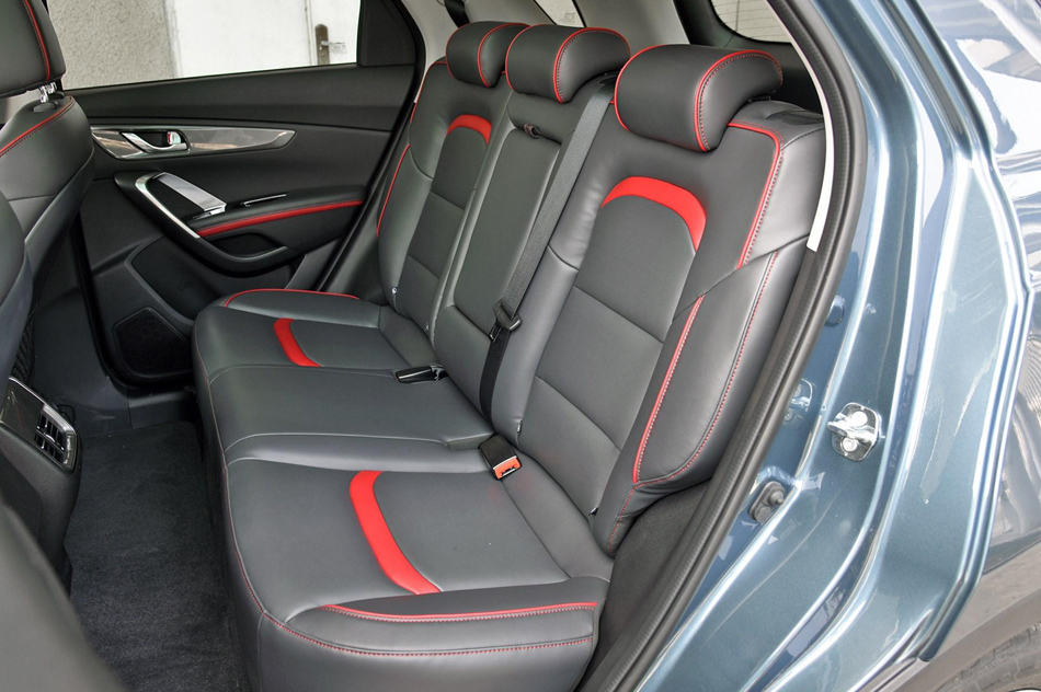 2017款 1.5T 自动炫耀型 座椅空间