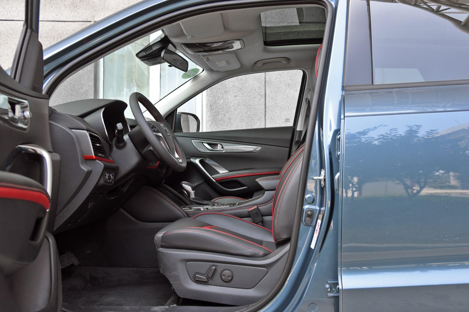 2017款 1.5T 自动炫耀型 座椅空间