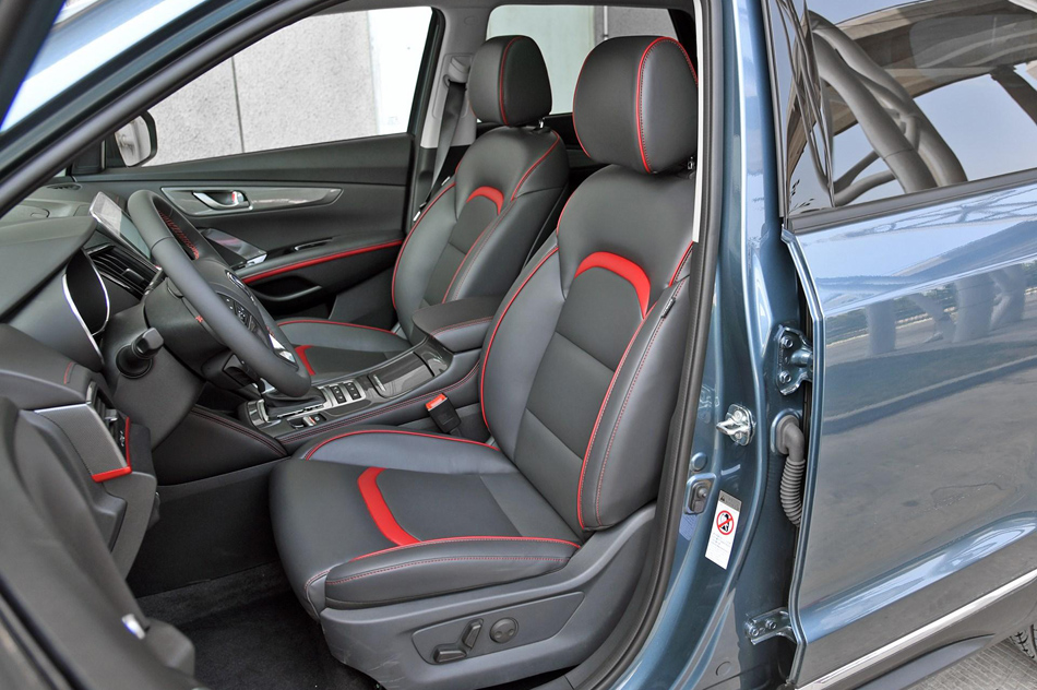 2017款 1.5T 自动炫耀型 座椅空间