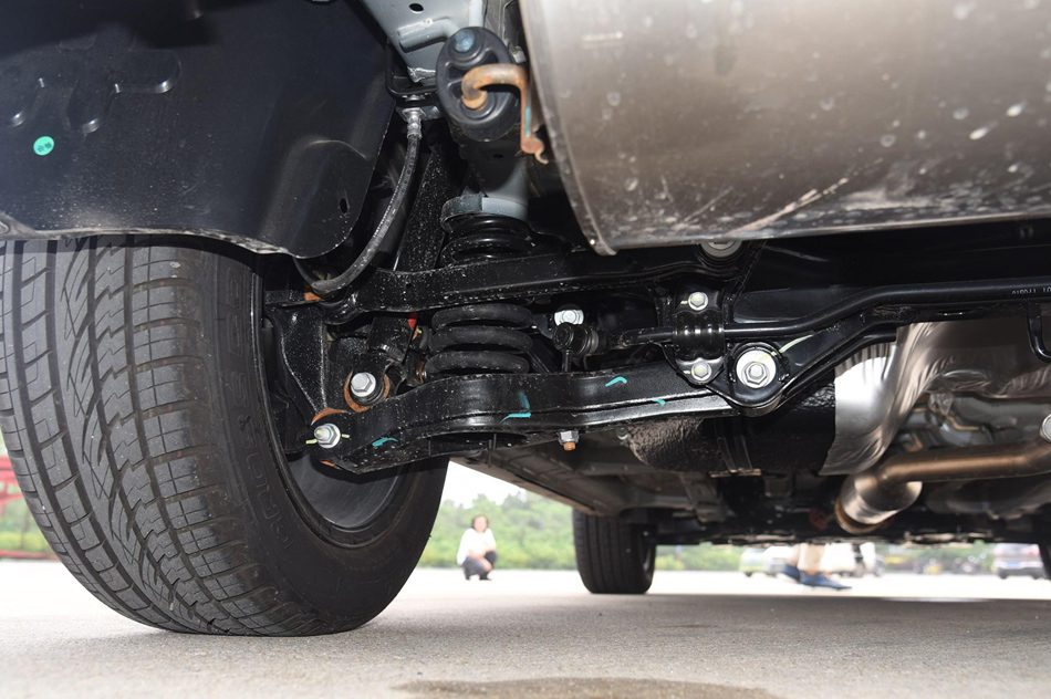 2017款 1.5T 自动炫耀型 引擎底盘