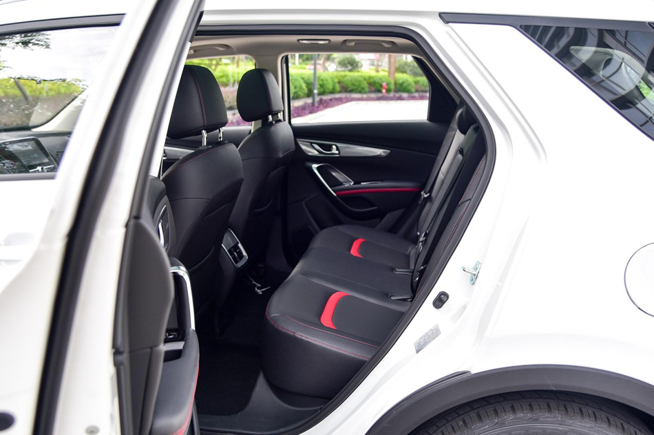 2018款 1.5T 自动蓝动型 座椅空间