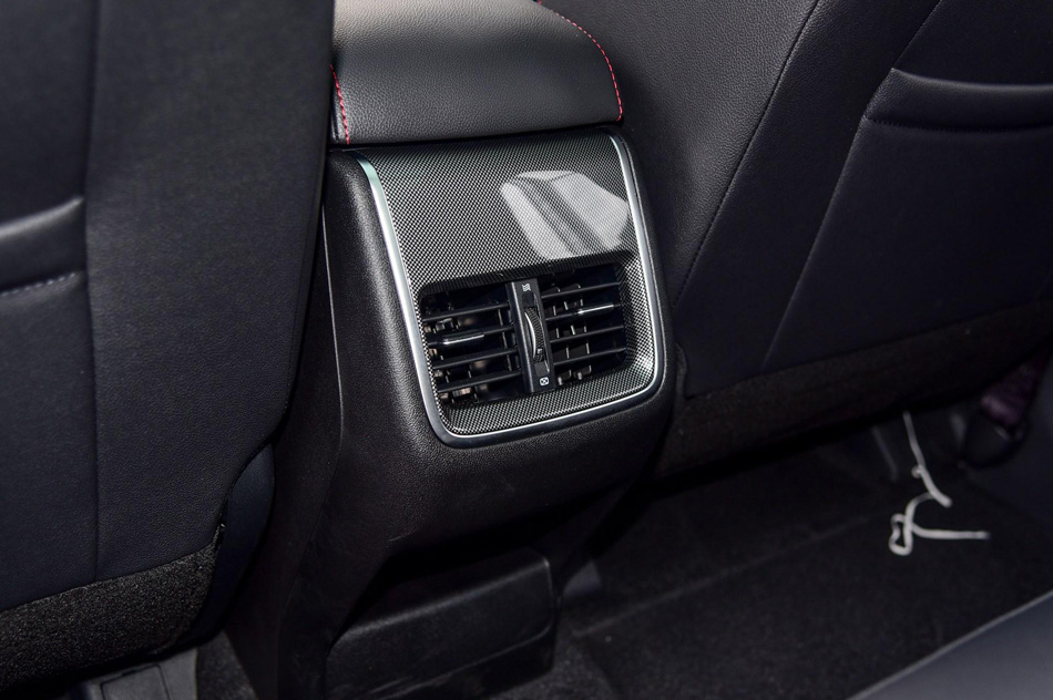 2018款 1.5T 自动蓝动型 座椅空间