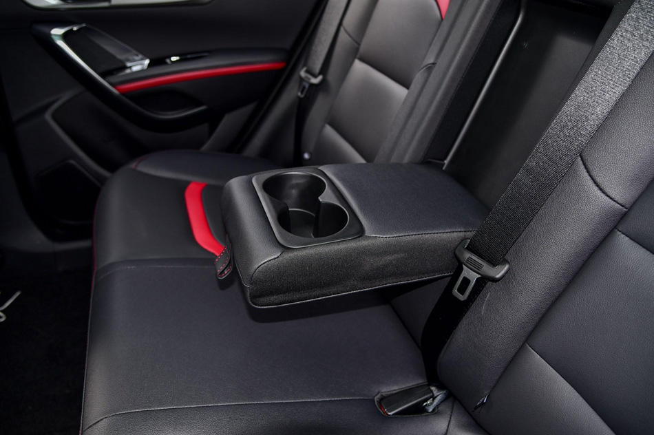 2018款 1.5T 自动蓝动型 座椅空间