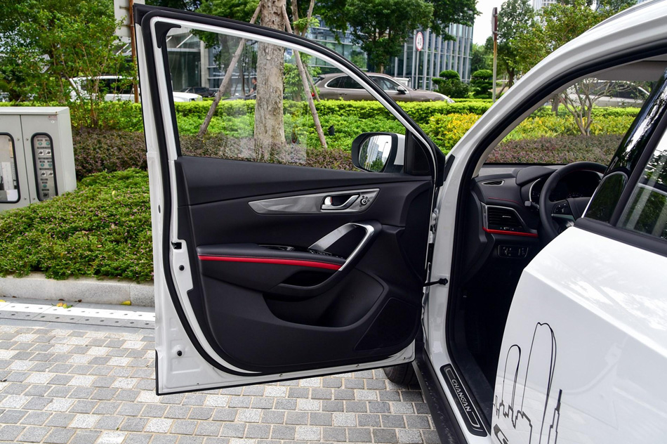 2018款 1.5T 自动蓝动型 座椅空间