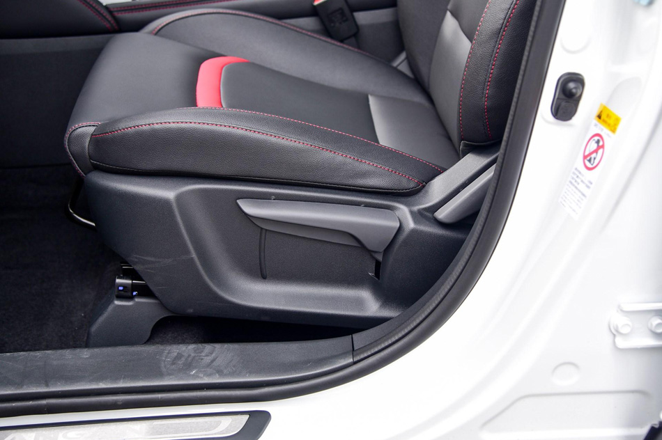 2018款 1.5T 自动蓝动型 座椅空间