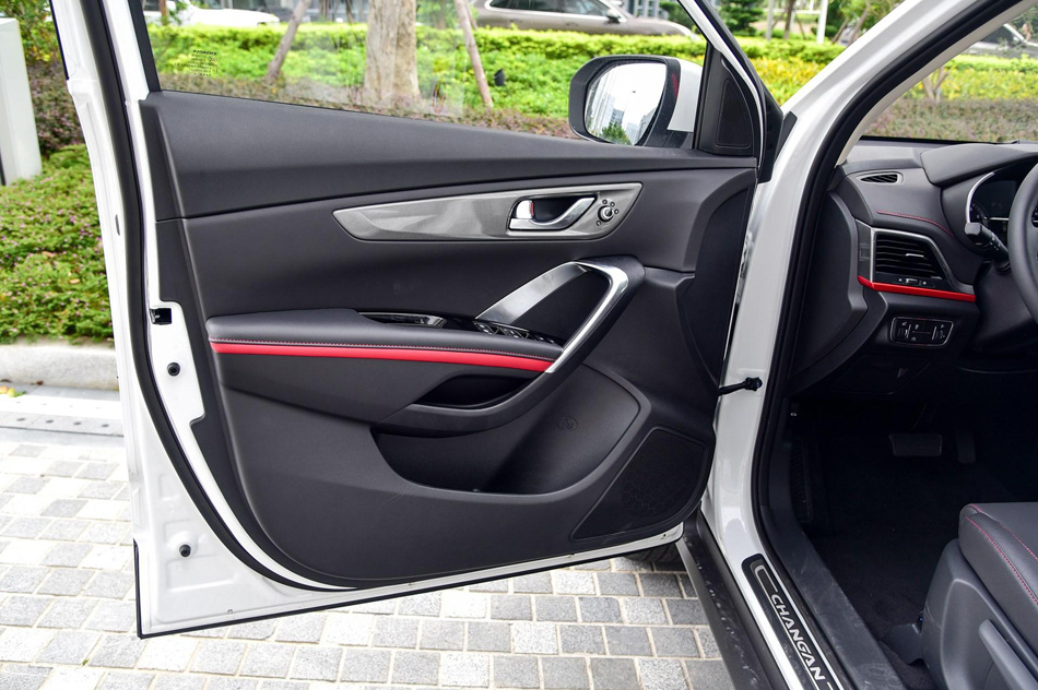 2018款 1.5T 自动蓝动型 座椅空间